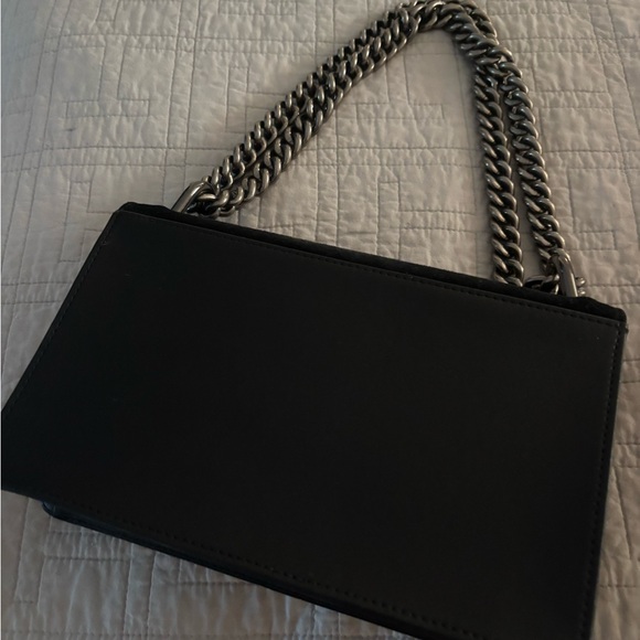 Sophisticated Black suede/leather with light weight Chain Shoulder Bag - Picture 2 of 10